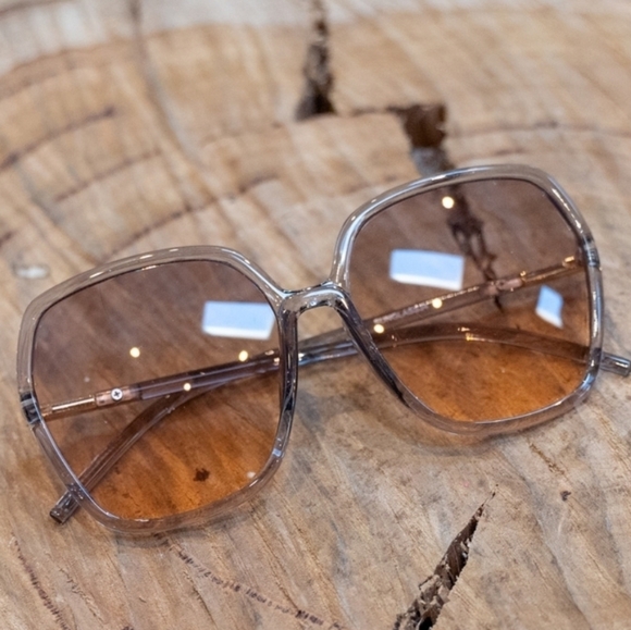 BE SEXY OVERSIZED SUNGLASSES - Picture 1 of 3